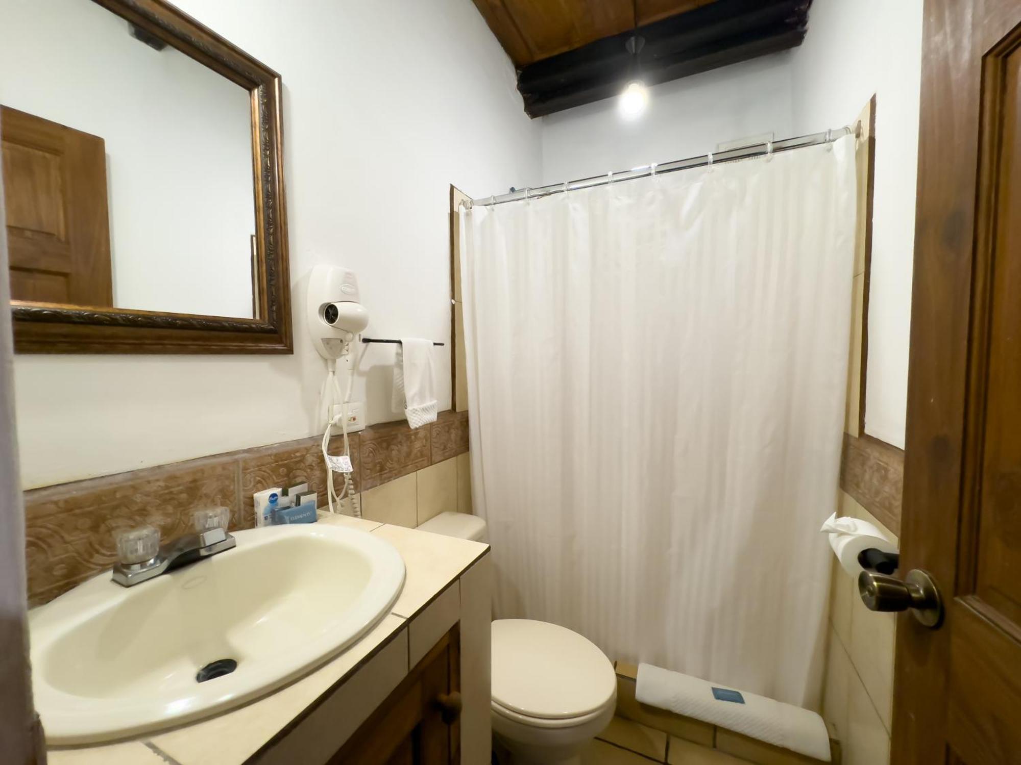 Hotel Cacique Real Antigua Habitación foto